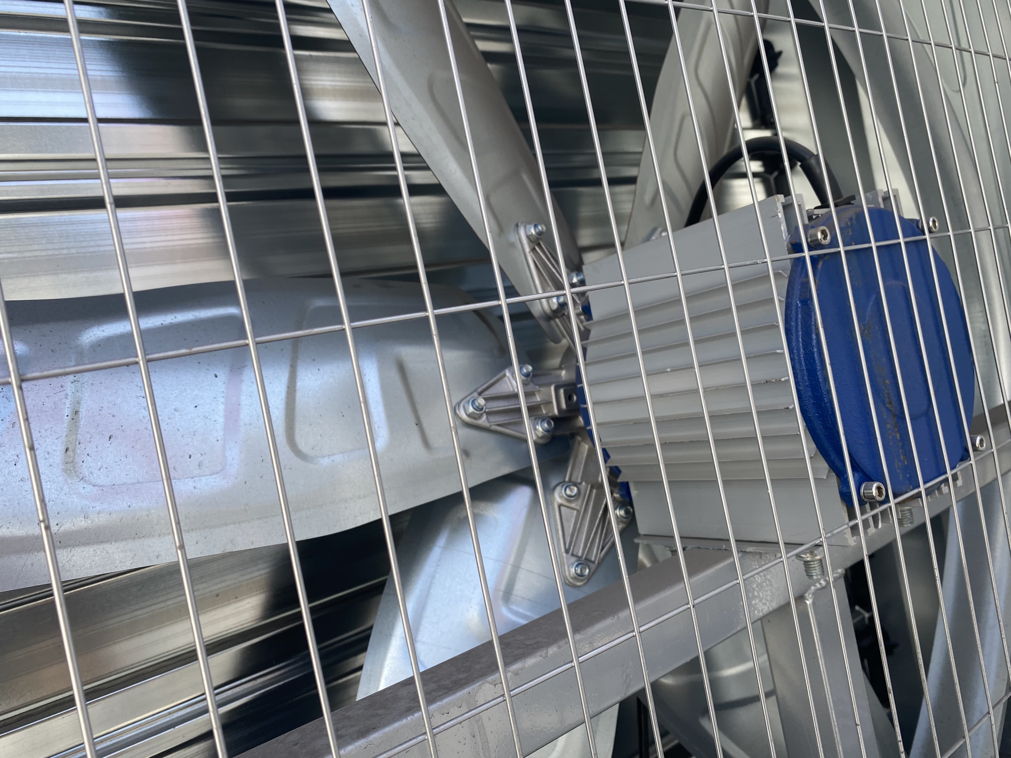 Negative pressure fan